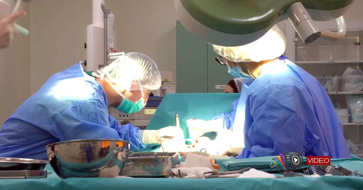 Mastectomie subcutană bilaterală cu implant mamar simultan